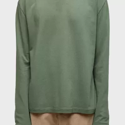 Camisola verde claro de manga comprida e gola alta