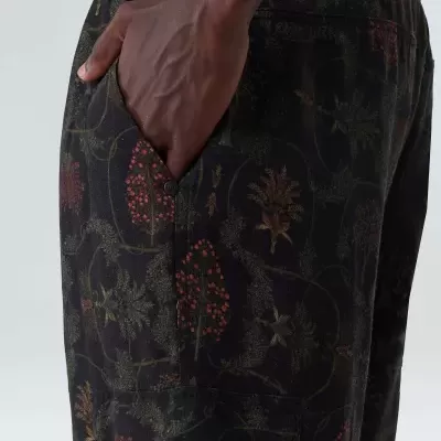 Calças com padrão floral e bolso lateral