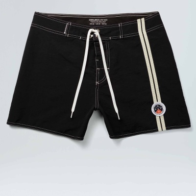 Calções de banho pretos com riscas e emblema