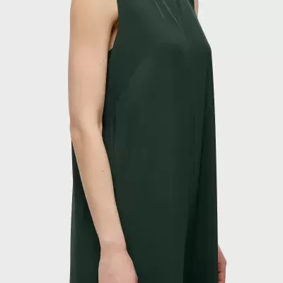 Vestido feminino verde-escuro sem mangas, corte reto