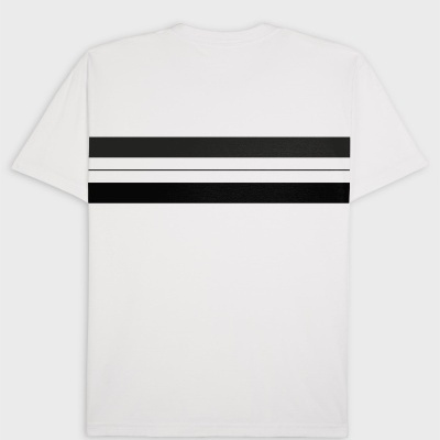 T-shirt branca com faixas horizontais pretas largas e fina no meio.