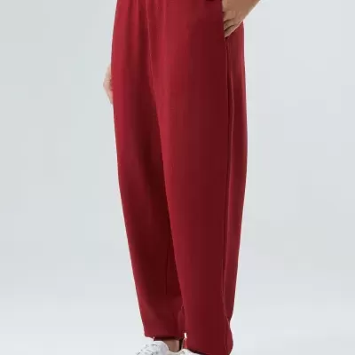 Calças largas vermelhas em malha com bolso lateral