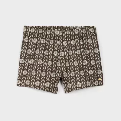 Cuecas boxer com padrão floral branco e folhas em fundo castanho