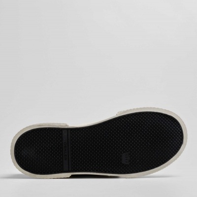 Sola de sapato preta com textura antiderrapante e borda branca, marca BOGNER visível