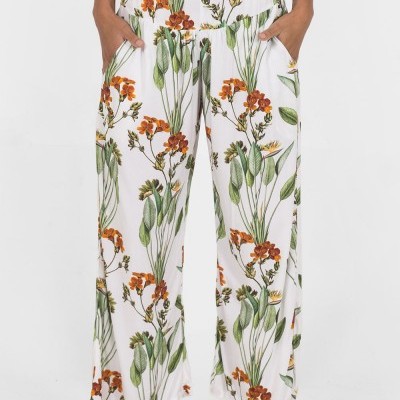Calças largas com padrão floral verde e laranja