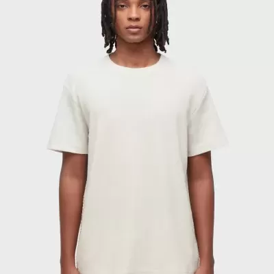 T-shirt de malha cinzenta clara com manga curta e gola redonda