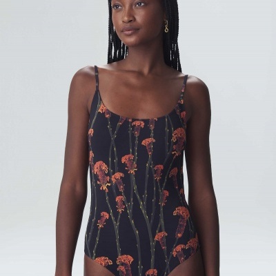Fato de banho feminino preto com padrão floral laranja e alças finas