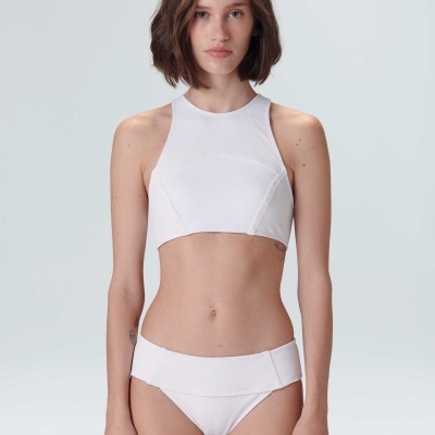 Fato de banho branco de duas peças com top cropped e cueca em tecido texturizado