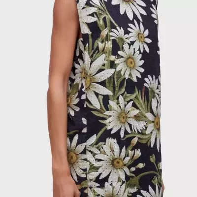 Vestido sem mangas com padrão floral de margaridas brancas e verdes em fundo preto