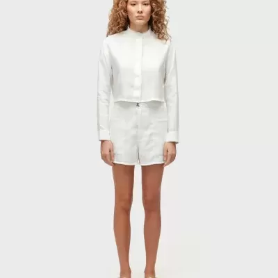 Conjunto feminino branco com camisa e calções