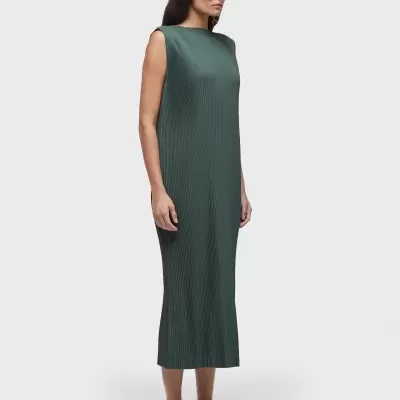 Vestido midi verde escuro com textura acanalada e sem mangas