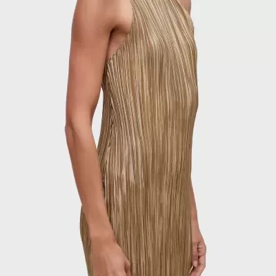Vestido curto dourado plissado sem mangas