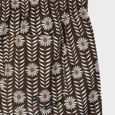 Tecido com padrão floral branco e castanho com bolso e etiqueta OSKLEN