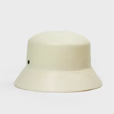 Chapéu tipo pescador bege claro com textura entrelaçada