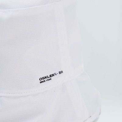 Chapéu bucket branco com inscrição preta OSKLEN - BR