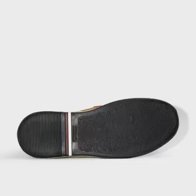 Sola preta de sapato com logo OSKLEN e salto riscado