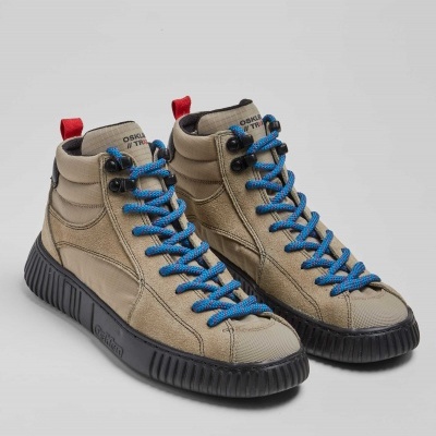 Sapatilhas altas bege OSKLEN com atacadores azuis e sola preta