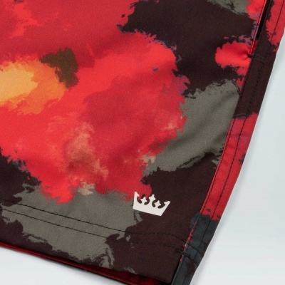 Pano colorido com padrão abstrato e logotipo de coroa branco