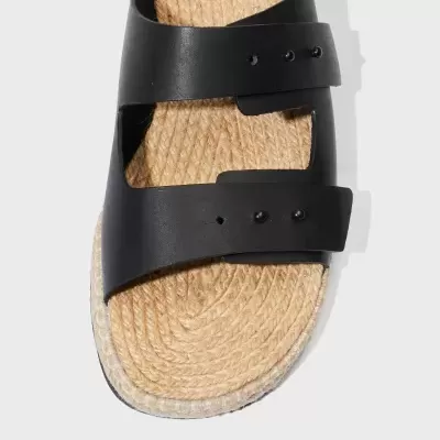 Sandália aberta preta com base imitação de corda natural e tiras em pele sintética