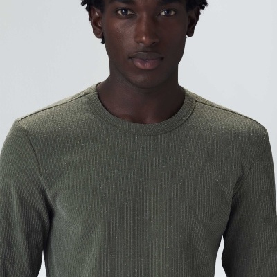 Camiseta de malha canelada verde oliva de manga comprida com gola redonda