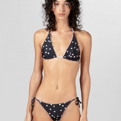 Biquíni preto com bolas brancas