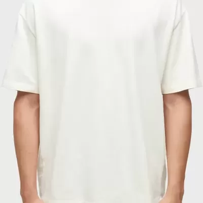 T-shirt branca de manga curta com gola redonda sem estampas