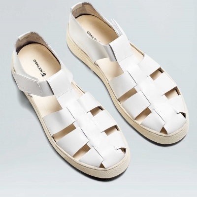 Sandálias brancas de couro trançado com sola bege