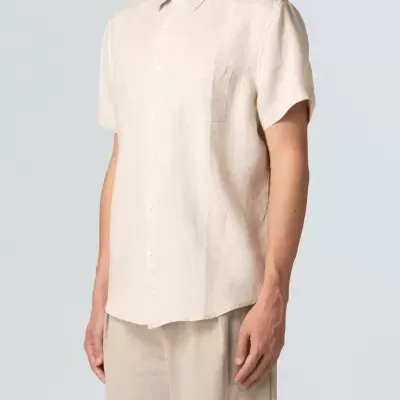 Camisa masculina de manga curta bege com bolso no peito