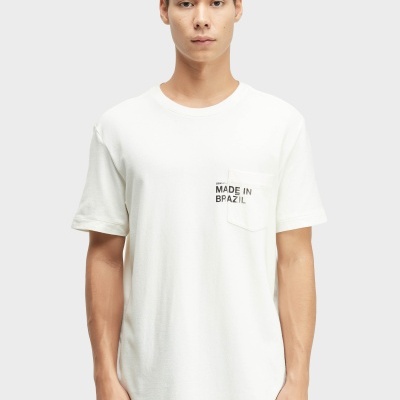 T-shirt branca de algodão com bolso e texto OSKLEN MADE IN BRAZIL