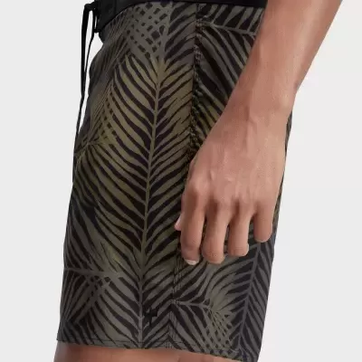 Calções de banho com padrão de folhas preto e verde-oliva