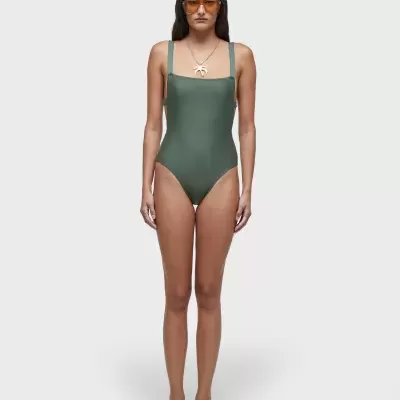 Fato de banho verde musgo de uma peça com alças finas e decote quadrado