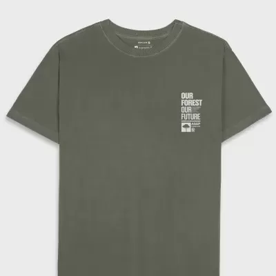 T-shirt verde-oliva com texto branco OUR FOREST OUR FUTURE ASAO
