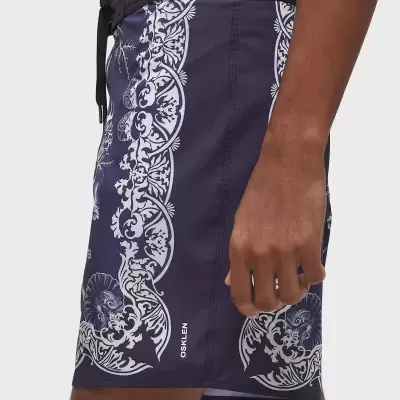 Calções de banho masculinos azul escuro com padrão branco ornamental e cintura preta com cordão