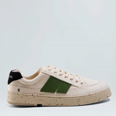 Sapatilha casual bege com detalhe verde e sola creme manchada