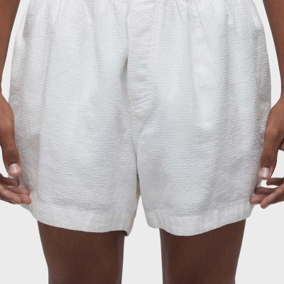 Calções brancos texturizados com cós elástico