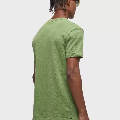 T-shirt verde claro de manga curta vista de costas