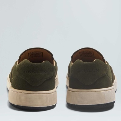 Par de sapatilhas verdes da marca Osklen vistas de trás