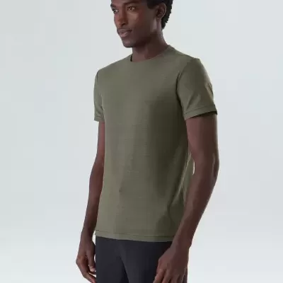 Camiseta masculina verde-oliva de manga curta, gola redonda