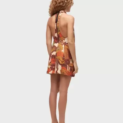Vestido curto floral com corte halter costas nuas em modelo