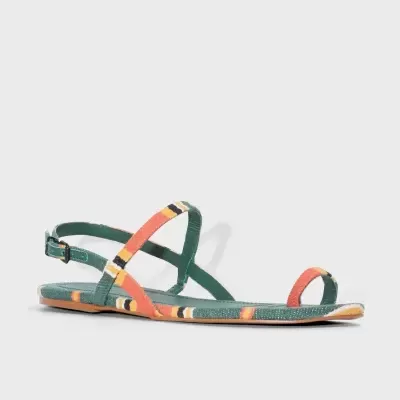 Sandália feminina colorida com tiras finas e fecho de fivela
