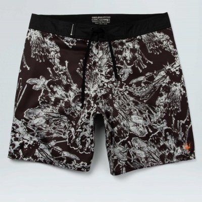 Calções de banho pretos e brancos com padrão abstrato e cintura preta ajustável.