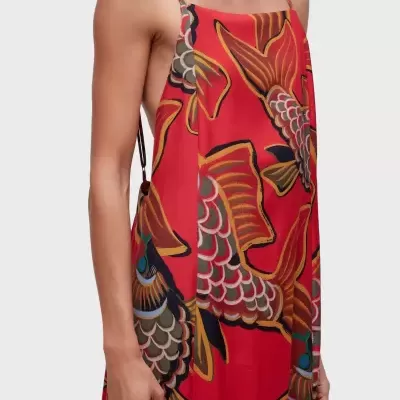 Vestido feminino com padrão de peixes coloridos e alças finas