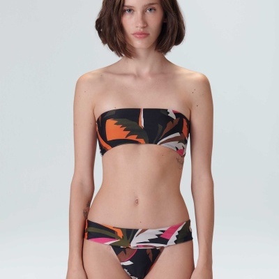 Biquíni feminino floral abstrato sem alças com cores preta, laranja, verde e rosa.