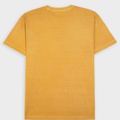 T-shirt laranja mostarda vista de costas