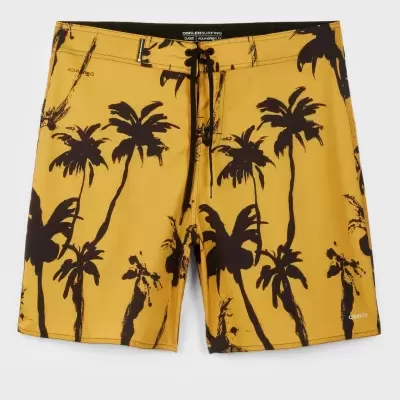 Calções de banho amarelos com estampa preta de palmeiras e cordão na cintura