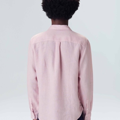 Camisa masculina rosa claro vista de costas