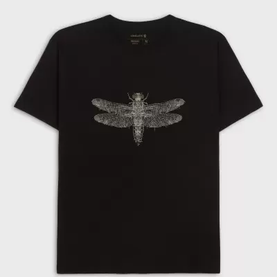 T-shirt preta com estampado de libélula branca e amarela