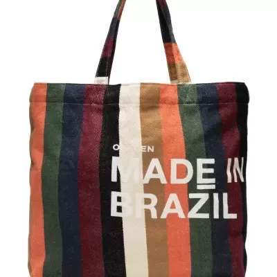 Saco de tecido com riscas coloridas e texto MADE IN BRAZIL