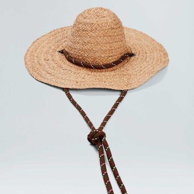 Chapéu de palha castanho claro com cordão castanho escuro com padrões brancos e vermelhos