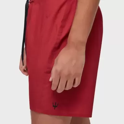 Calções de banho vermelhos com símbolo preto no lado